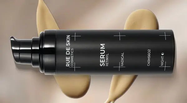 Czarny flakon serum z napisem "SERUM RETINYL" i "RADICAL". Dowiedz się, retinol co to i jak działa na skórę.
