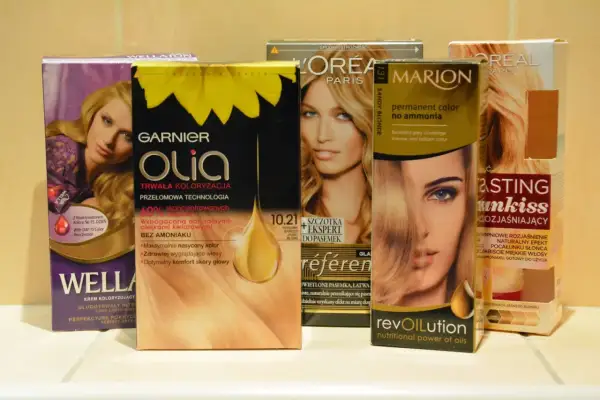 Pudełka farb do włosów: Garnier Olia, L'Oréal, Marion, Wella. Zastanawiasz się, ppd co to? To składnik wielu farb.